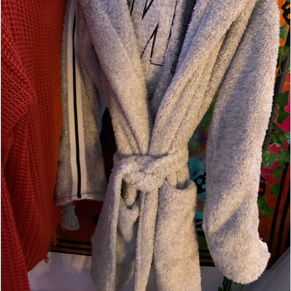 Pink Robe - Picture 2 of 3